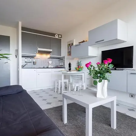 Modern W/balcony/port Views/nr Old Town * Antibes